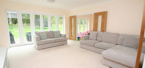 4 bed detached bungalow to rent