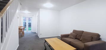 2 bed end terrace house to rent