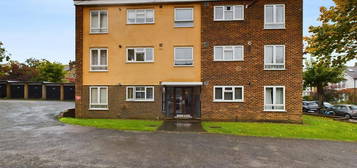 Flat to rent in Park Hill Road, Wallington SM6