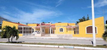 Cerca Del Mar Amplia Casa En Venta En Chicxulub, Progreso, Yucatan.