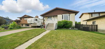 37 N Cunningham Cres, Red Deer, AB T4P 2S2