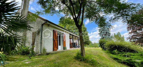 Belle maison de campagne de plain-pied avec jardin