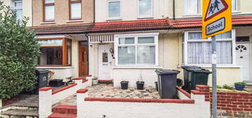 Terraced house to rent in York Road, Dartford, Kent DA1