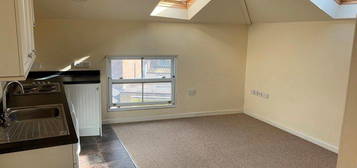 Flat to rent in Bath Road, Stonehouse GL10