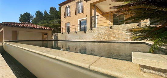 Magnifique villa 175m², 4 chambres, piscine à débordement