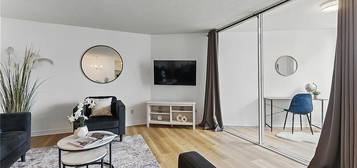 3700 Kaneff Cres #1205, Mississauga, ON L5A 4B8