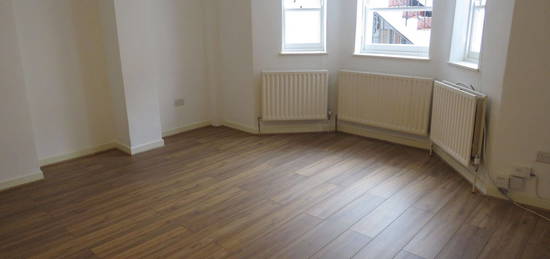 Flat to rent in Lgff, Dresden Road, Whitehall Park N19