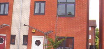 3 bed semi-detached house to rent