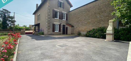 Maison bourgeoise en pierre à 5 minutes de Mâcon