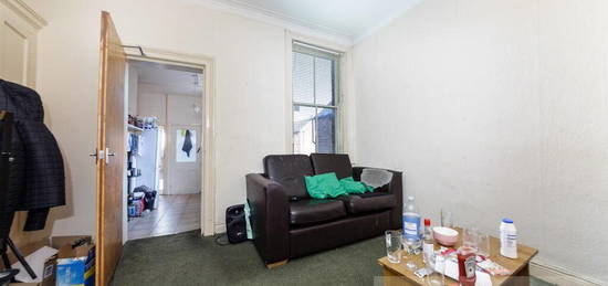 4 bedroom maisonette