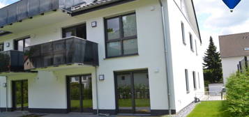 Herzlich willkommen in Oberberg-Bad Salzuflen!  Exklusive 3-Zimmer-Wohnung mit Terrasse und Tageslichtbad in modernem 5-Familienhaus