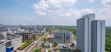 2-Raum-Wohnung in Frankfurt mit Blick auf die Skyline.