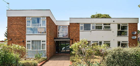 Flat for sale in Manygate Lane, Shepperton TW17