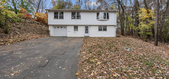 33 Blossom St, Waterbury, CT 06706