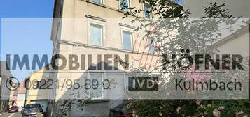 Willkommen in diesem beeindruckenden, denkmalgeschützten Mehrfamilienhaus aus dem Jahr 1880 in Weismain. Dieses einzigartige Zins- und Renditeobjekt bietet eine großzügige Wohnfläche von ca. 721...