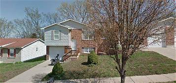 2131 Berrywood Ct, Arnold, MO 63010