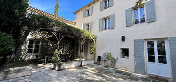 Maison Aix En Provence 8 pièce(s) 202.61 m2 - meublé - jardin