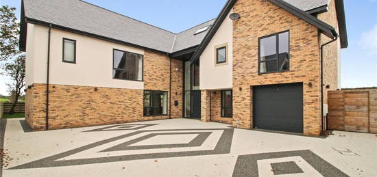 6 bedroom detached house for sale