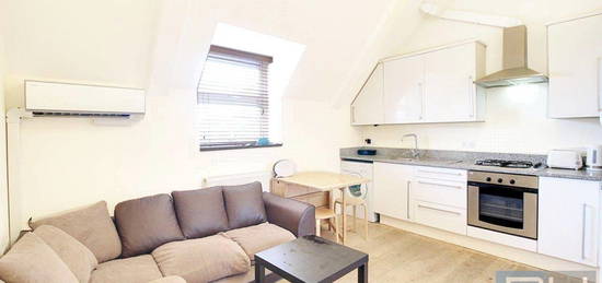 Flat to rent in High Street, Crouch End, London N8