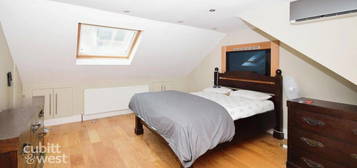 Room to rent in Oakhurst Rise, Carshalton SM5