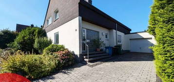 Solides Zweifamilienhaus mit ELW in Laubach