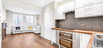 Flat for sale in Wandsworth Bridge Road, Fulham, London SW6