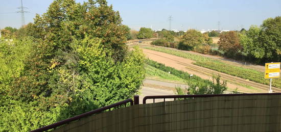 Helle 1-Zimmer-Wohnung mit Balkon und Einbauküche in Mannheim-Wallstadt