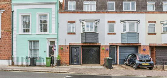 4 bedroom town house for sale