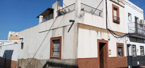 Casa adosada en venta en Calle Milagros, Coria del Río