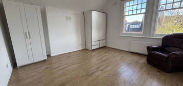 2 bed flat to rent