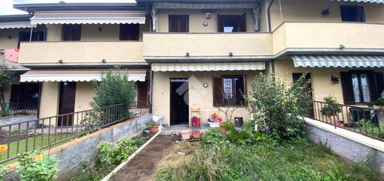 Villa a schiera via giuramento di pontida 14, Centro, Adro