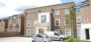 Flat to rent in Sentry House, Summer Gardens, Ickenham UB10