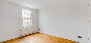 Flat to rent in Archway Road, London N6