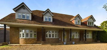 5 bedroom detached house