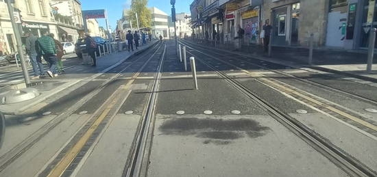 Bordeaux Saint-Genes au pied du tram, T4 avec garage et cave