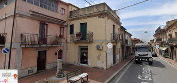 Casa indipendente in vendita in via Giuseppe Garibaldi, 98