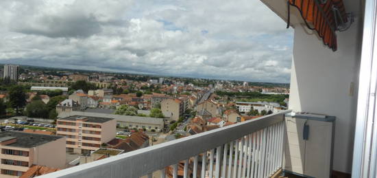 MONTLUCON bel appartement de 90 m2  avec balcon vue dominant