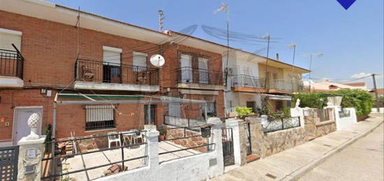 Casa adosada en venta en Calle Barcelona, Los Robles