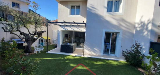 Maison  à vendre, 5 pièces, 4 chambres, 93 m²