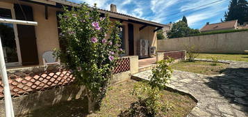 Maison 3 pièces, avec garage et grand jardin, dans lotissement résidentiel très au calme