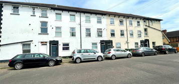 Flat to rent in Southampton Street, Farnborough GU14