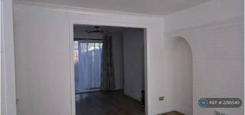 3 bedroom end of terrace house