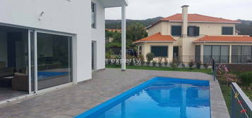 Moradia T3 com piscina nos Prazeres, Calheta