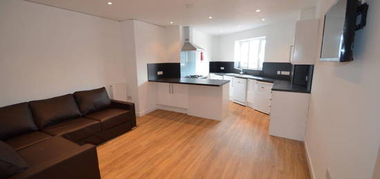 Flat to rent in Hill Park Crescent, Plymouth PL4