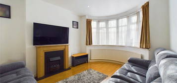 Detached house to rent in Lavender Avenue, Kingsbury NW9