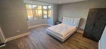 Room to rent in Kenton Lane, Harrow HA3