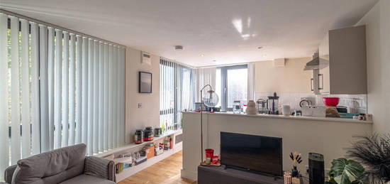 Flat to rent in Vorley Road, Archway, London N19