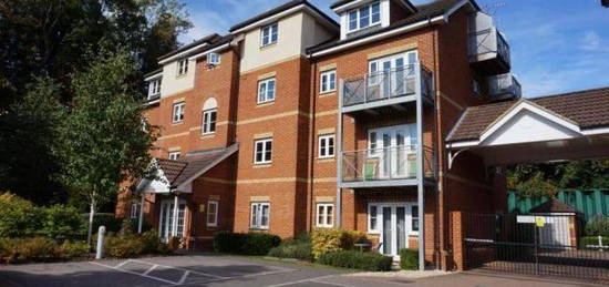 Flat to rent in Coopers Rise, High Wycombe, Buckinghamshire HP13