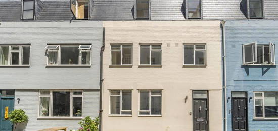 Town house to rent in Westbourne Terrace Mews, Notting Hill W2