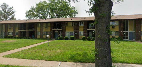 8729 Sieloff Dr Apt E, Hazelwood, MO 63042